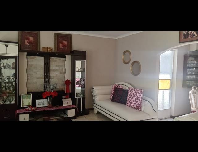 3 BEDROOM FREESTANDING FOR SALE IN STILFONTEIN EXT 4